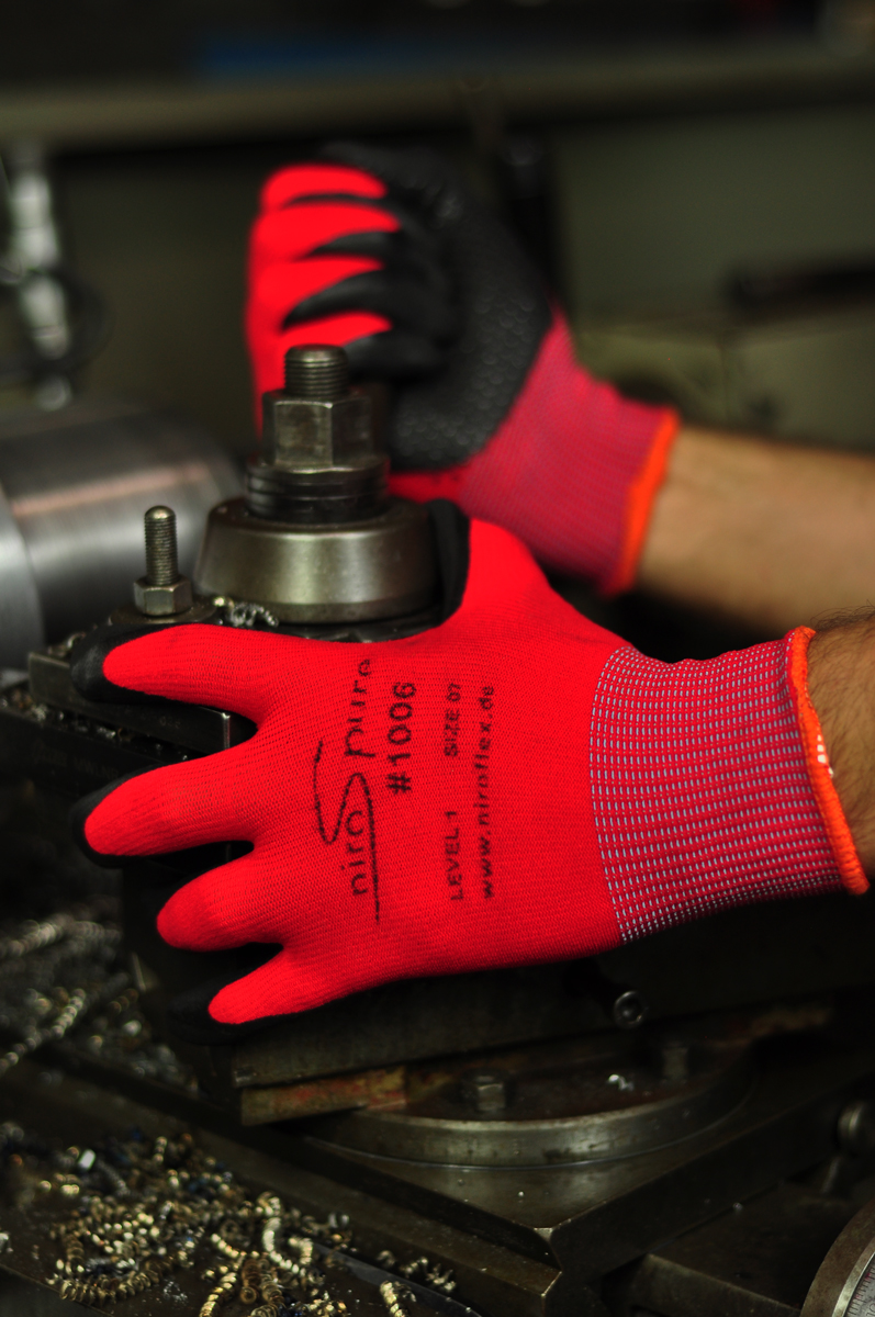 niros-pure-gloves-action-shot-10