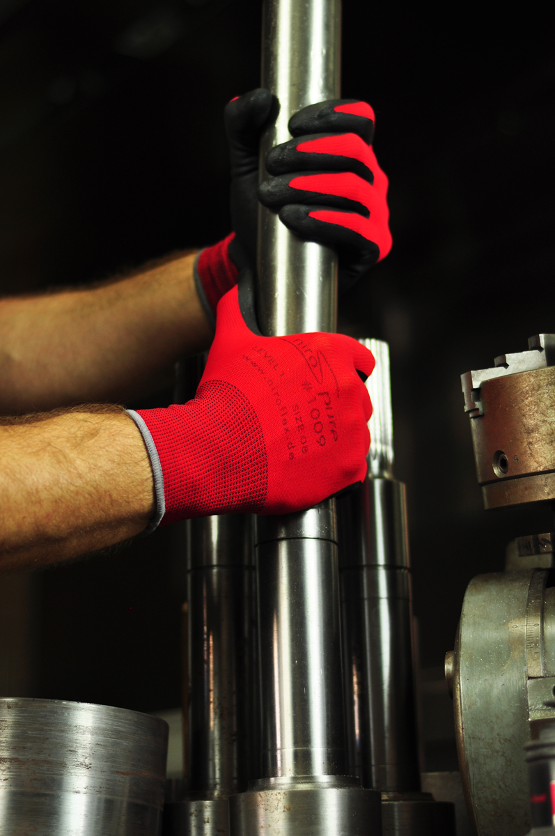 niros-pure-gloves-action-shot-13