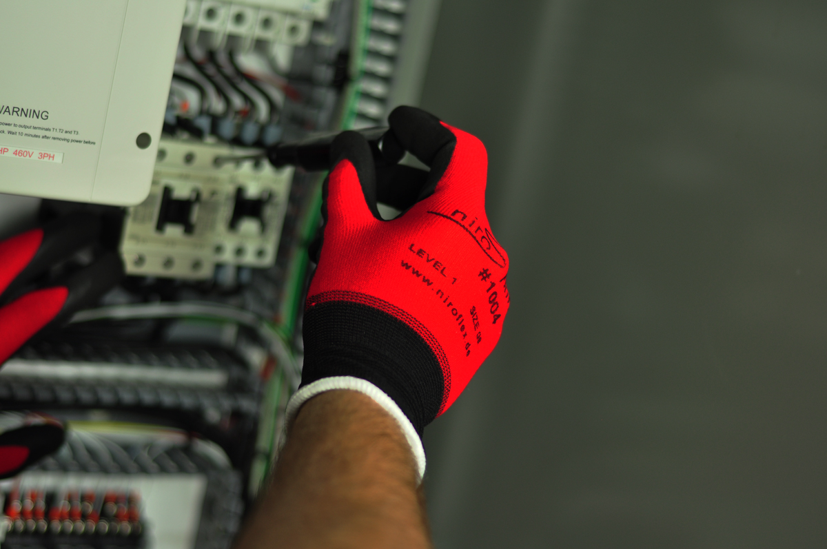 niros-pure-gloves-action-shot-2