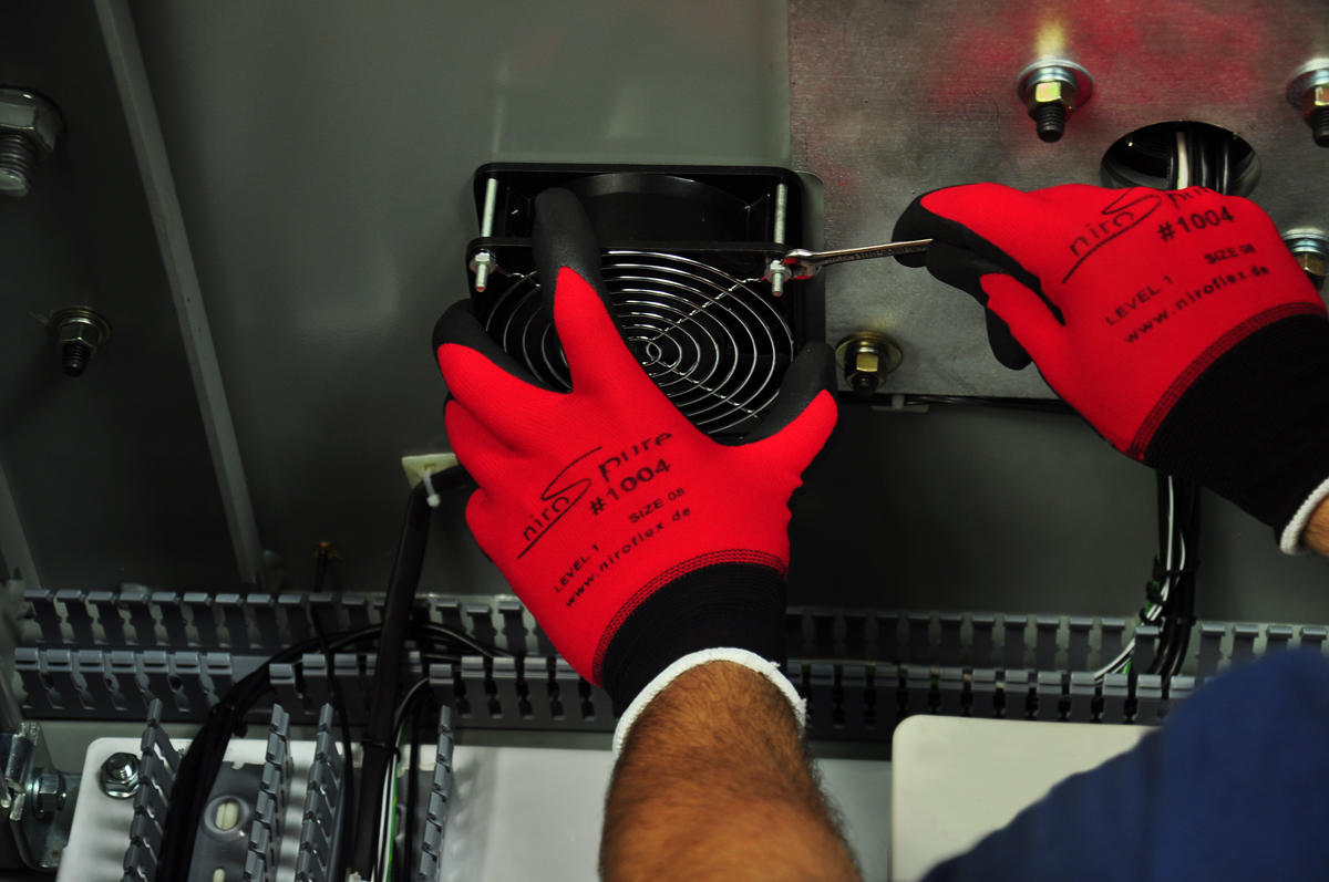 niros-pure-gloves-action-shot-3