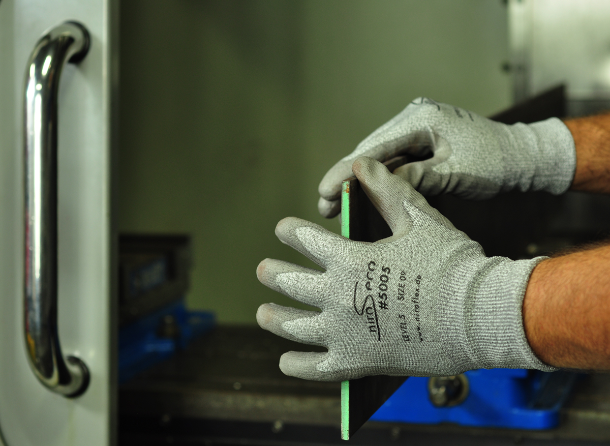 niros-pure-gloves-action-shot-4