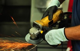 niros-pure-gloves-action-shot